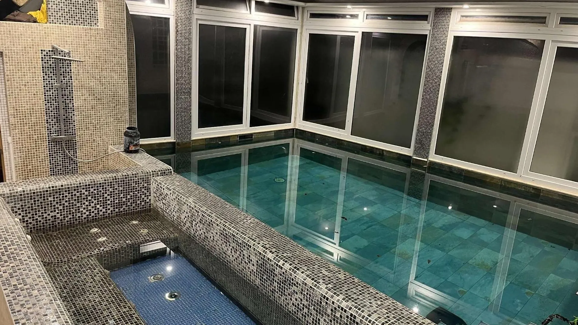 Apartmán Le Foyer Des Gourmands Saint-Fons 0*,  Francie